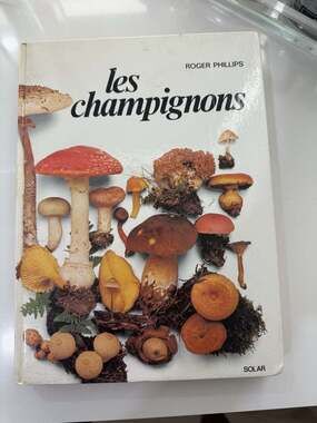 Les Champignons by Roger Phillips, 1981 Hardcover Mushroom Identification Guide